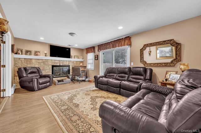 4382 New York Ave, Island Park, NY 11558