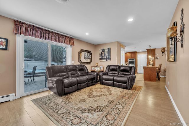 4382 New York Ave, Island Park, NY 11558