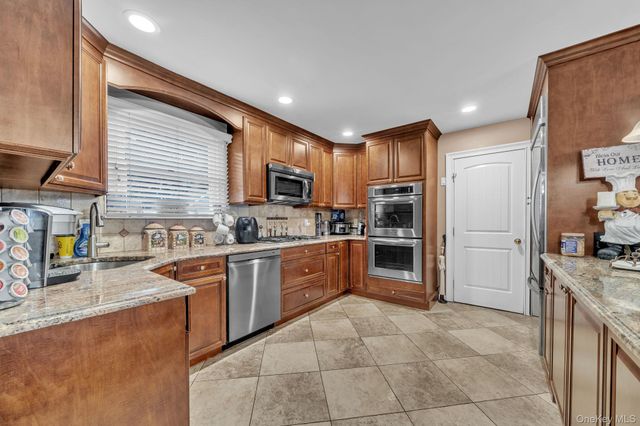4382 New York Ave, Island Park, NY 11558