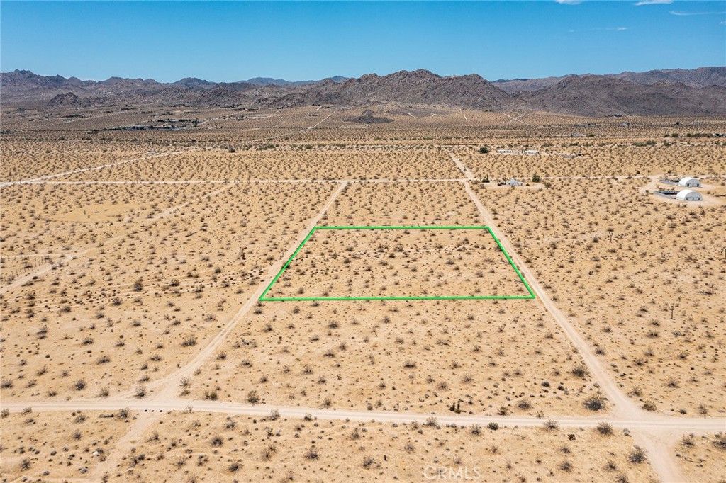 Image 13 of property listing at 5589 Sutton Avenue, Joshua Tree, CA 92252