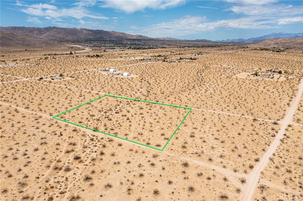 Image 14 of property listing at 5589 Sutton Avenue, Joshua Tree, CA 92252