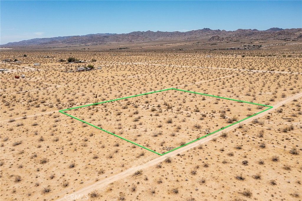 Image 15 of property listing at 5589 Sutton Avenue, Joshua Tree, CA 92252