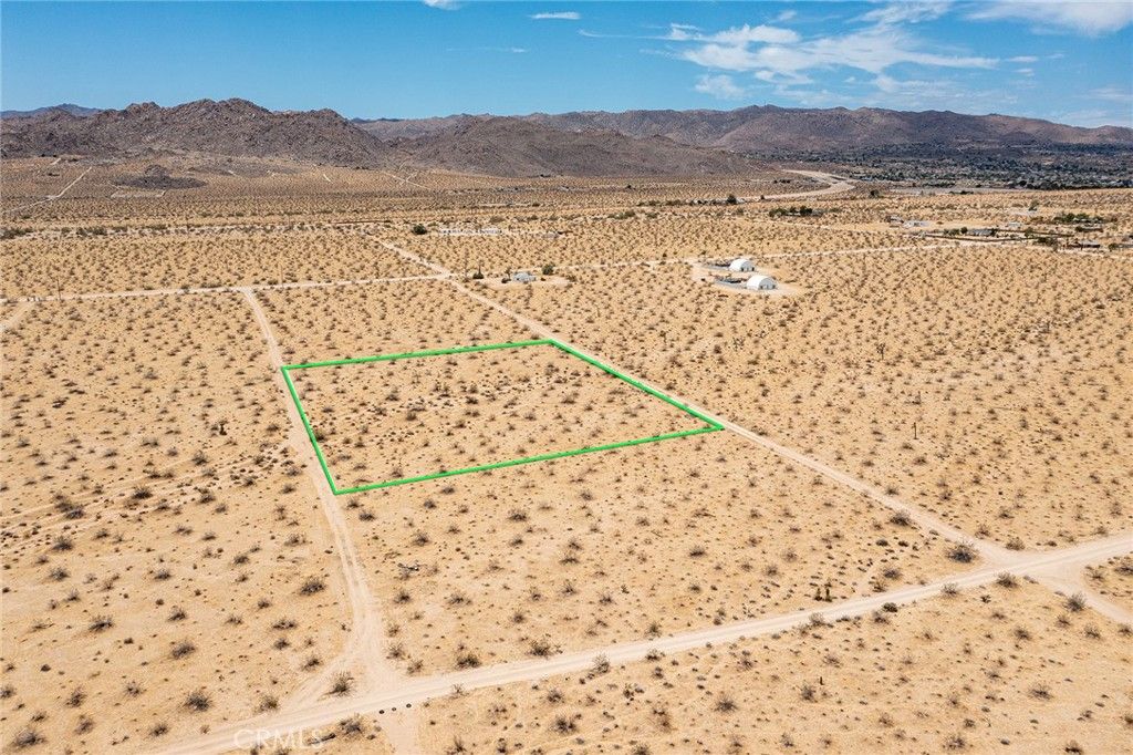 Image 16 of property listing at 5589 Sutton Avenue, Joshua Tree, CA 92252