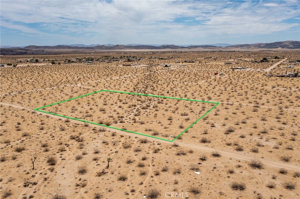 Image 17 of property listing at 5589 Sutton Avenue, Joshua Tree, CA 92252