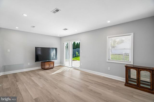 9314 ACADEMY RD, Philadelphia, PA 19114