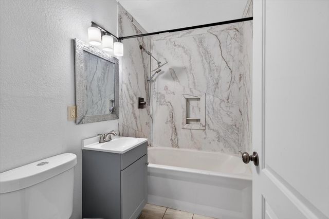 7704 Laurie Way, Sacramento, CA 95832