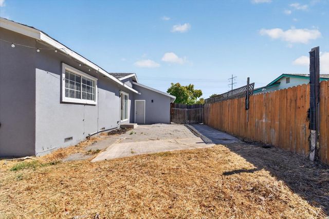 7704 Laurie Way, Sacramento, CA 95832