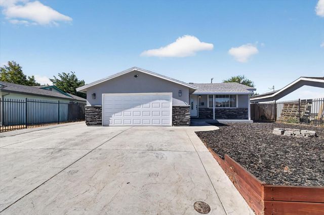 7704 Laurie Way, Sacramento, CA 95832