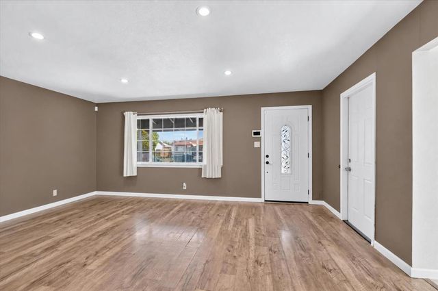 7704 Laurie Way, Sacramento, CA 95832