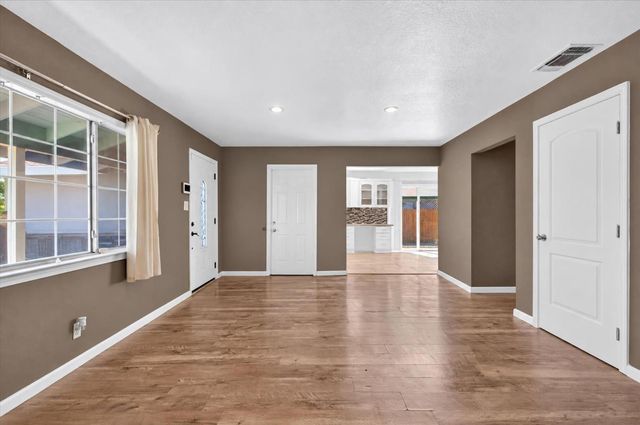 7704 Laurie Way, Sacramento, CA 95832