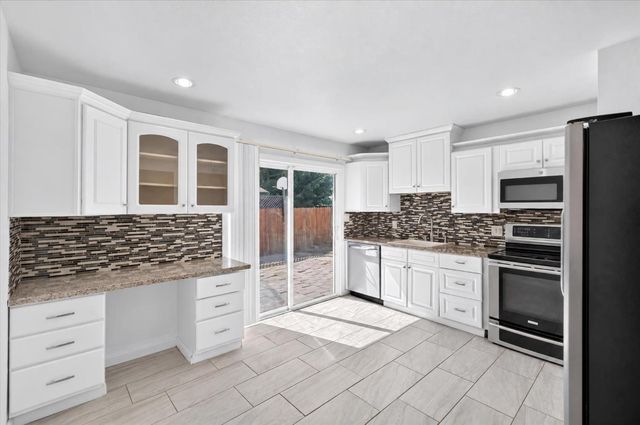 7704 Laurie Way, Sacramento, CA 95832