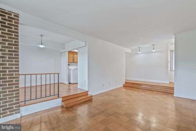 2113 WALSH VIEW TER #9-301, Silver Spring, MD 20902