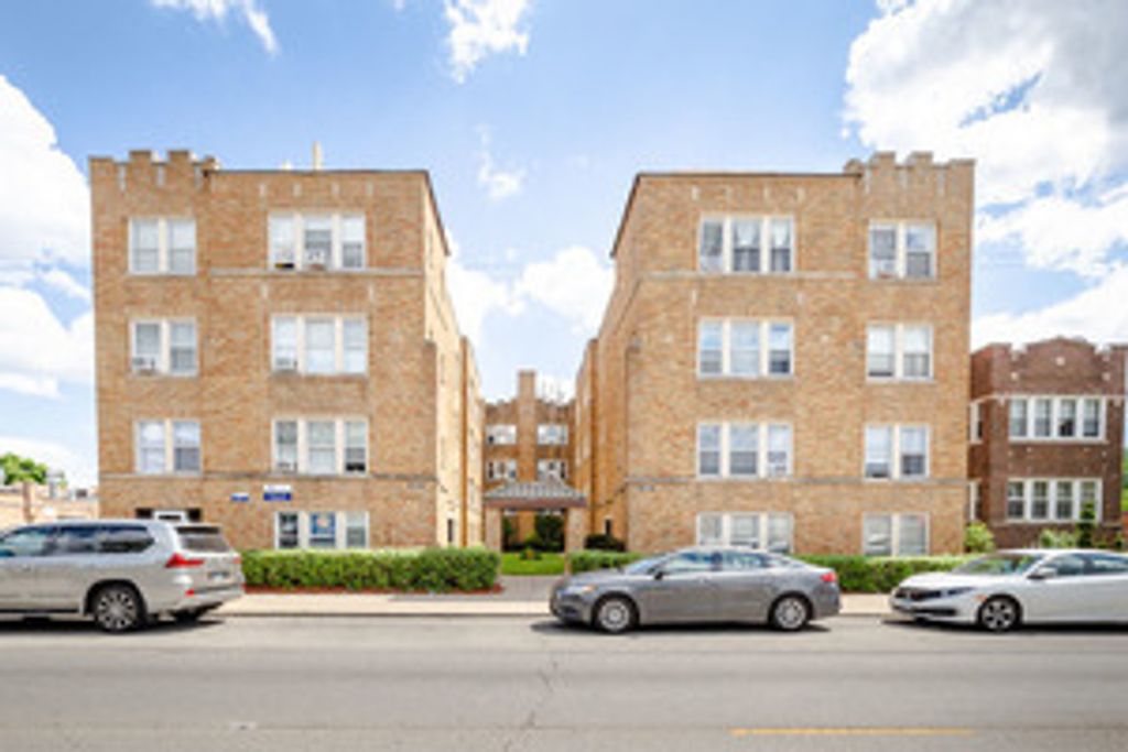 5423 W Montrose Avenue N3, Chicago, IL 60641