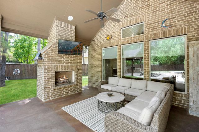 147 Pacific Grove Drive, Montgomery, TX 77316