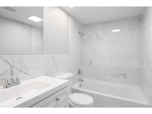 19115 Homestead Circle, Eden Prairie, MN 55346