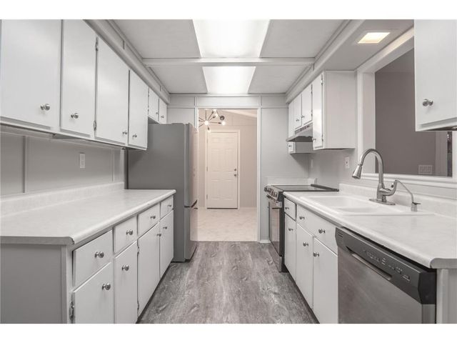 19115 Homestead Circle, Eden Prairie, MN 55346