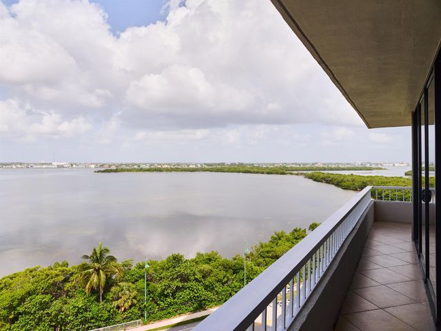 5550 N Ocean Drive 9D, Singer Island, FL 33404
