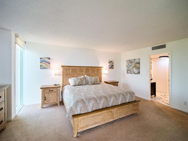 5550 N Ocean Drive 9D, Singer Island, FL 33404