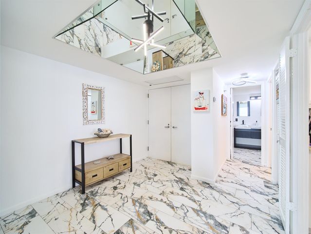 5550 N Ocean Drive 9D, Singer Island, FL 33404