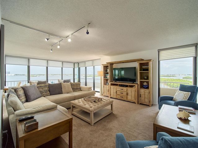 5550 N Ocean Drive 9D, Singer Island, FL 33404