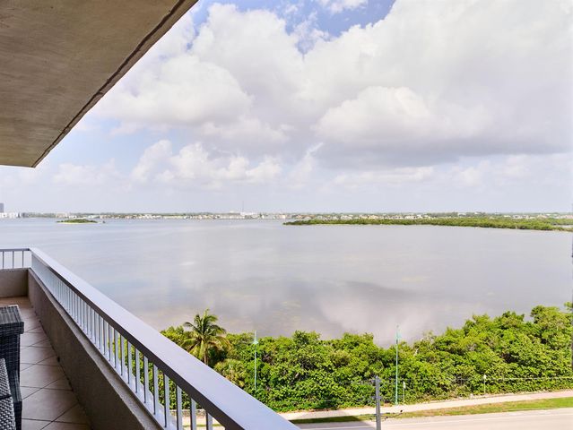 5550 N Ocean Drive 9D, Singer Island, FL 33404