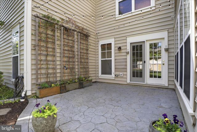 9157 STONEGARDEN DR, Lorton, VA 22079
