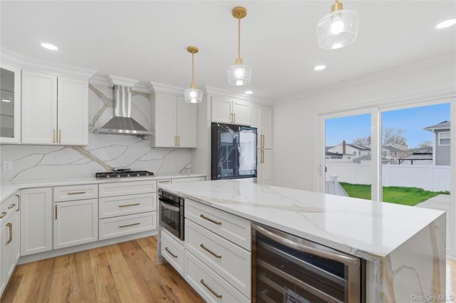 219 Granada Parkway, Lindenhurst, NY 11757
