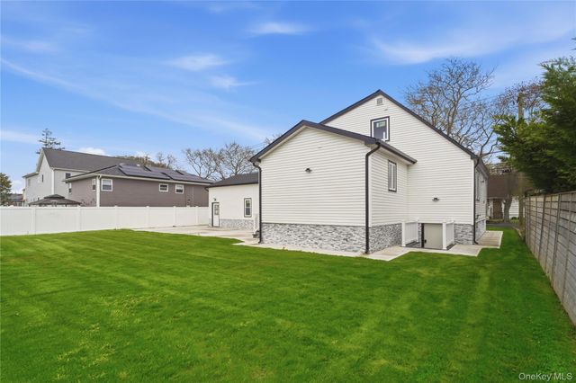 219 Granada Parkway, Lindenhurst, NY 11757