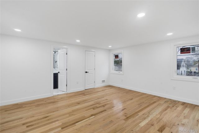 219 Granada Parkway, Lindenhurst, NY 11757