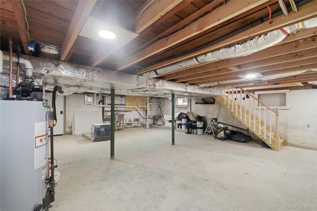 219 Granada Parkway, Lindenhurst, NY 11757