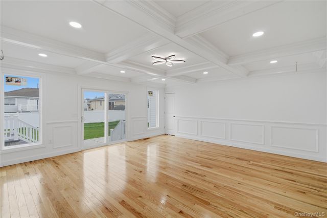 219 Granada Parkway, Lindenhurst, NY 11757