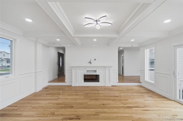 219 Granada Parkway, Lindenhurst, NY 11757