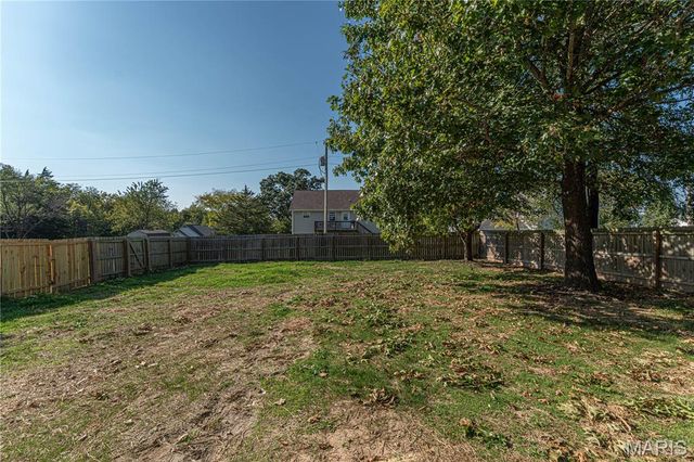 612 York Street, Crocker, MO 65452