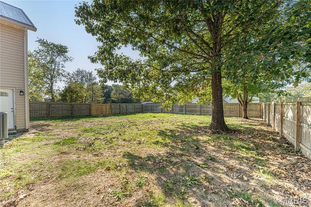 612 York Street, Crocker, MO 65452