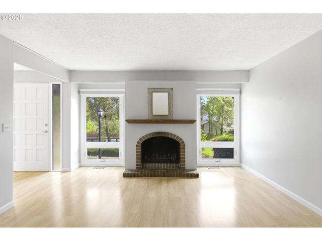 15060 Sw VILLAGE Ln, Beaverton, OR 97007