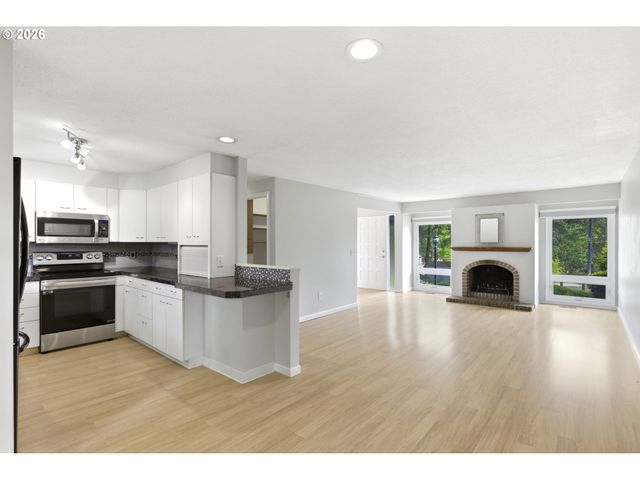 15060 Sw VILLAGE Ln, Beaverton, OR 97007