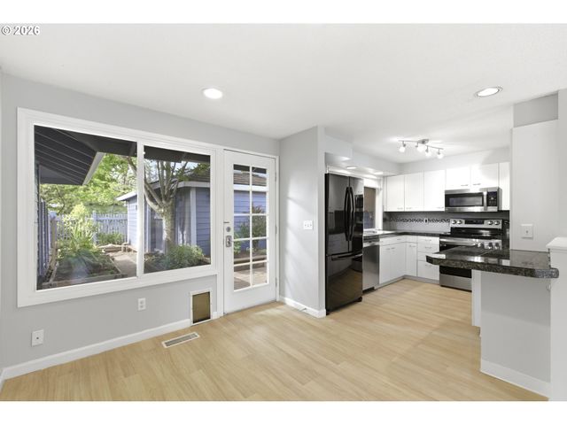 15060 Sw VILLAGE Ln, Beaverton, OR 97007
