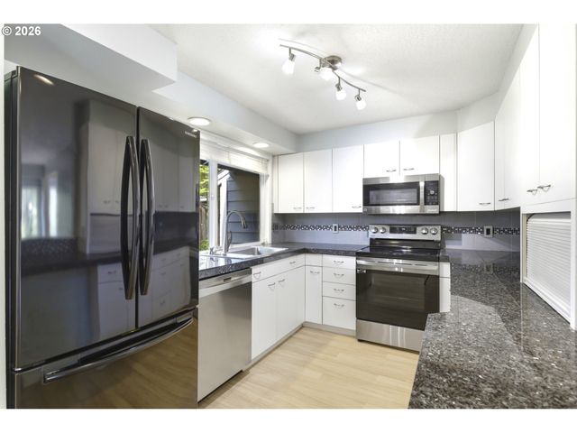15060 Sw VILLAGE Ln, Beaverton, OR 97007