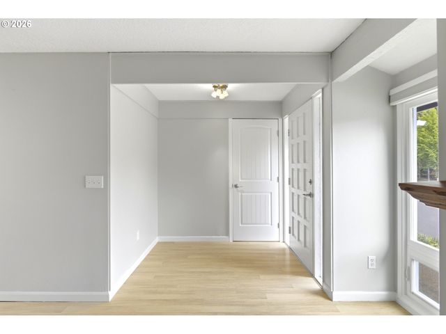 15060 Sw VILLAGE Ln, Beaverton, OR 97007