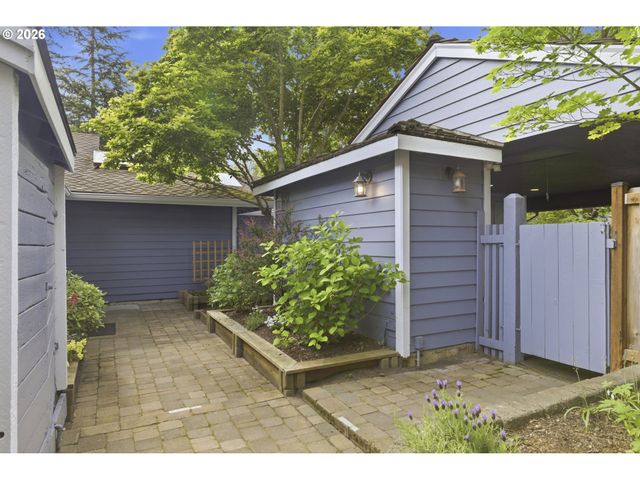 15060 Sw VILLAGE Ln, Beaverton, OR 97007