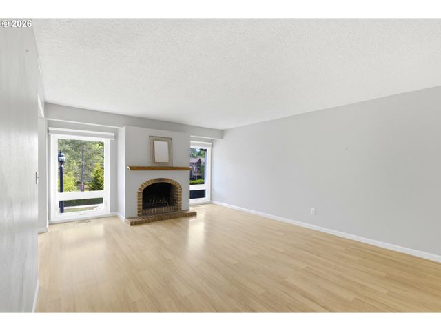 15060 Sw VILLAGE Ln, Beaverton, OR 97007
