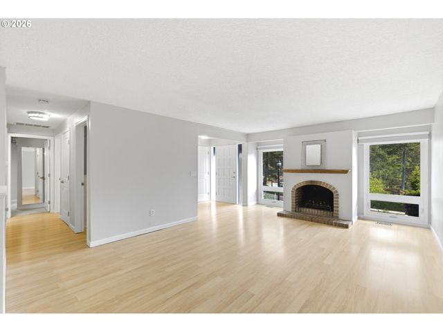 15060 Sw VILLAGE Ln, Beaverton, OR 97007