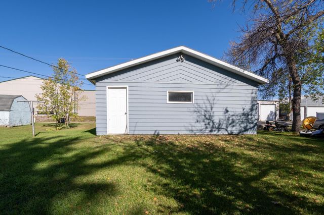1058 5th Street SW, Valley City, ND 58072