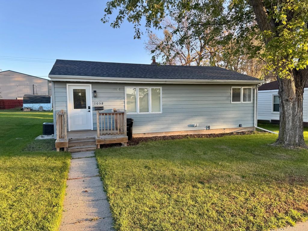 1058 5th Street SW, Valley City, ND 58072