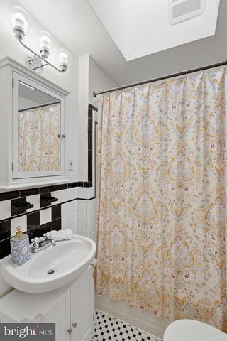 5043 DANA PL NW, Washington, DC 20016