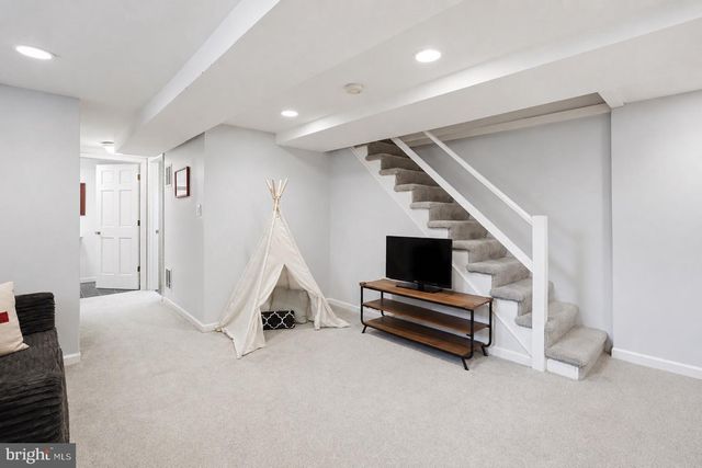 5043 DANA PL NW, Washington, DC 20016