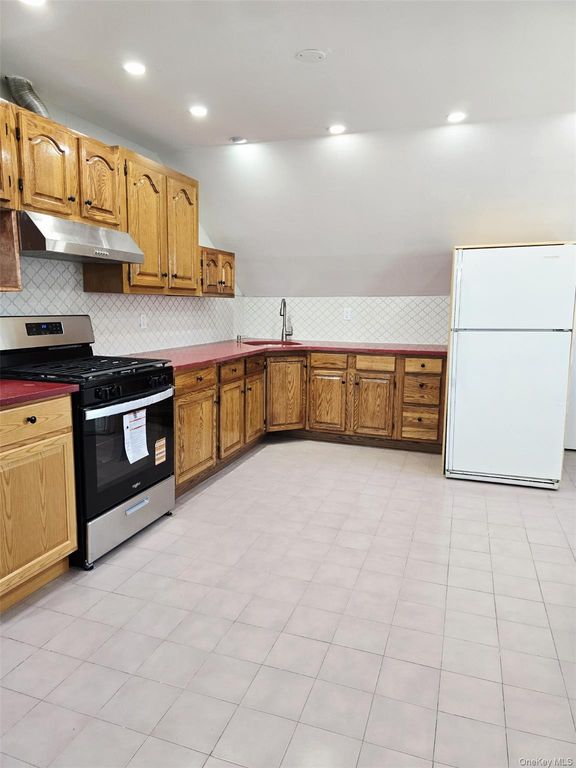 3913 Lyme Avenue 2, Brooklyn, NY 11224