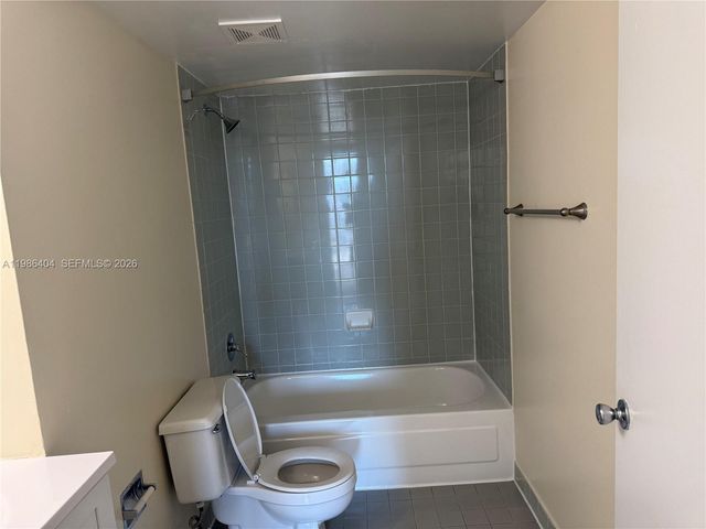 915 NW 1st Ave H2111, Miami, FL 33136