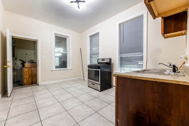 5205 S Wood Street, Chicago, IL 60609