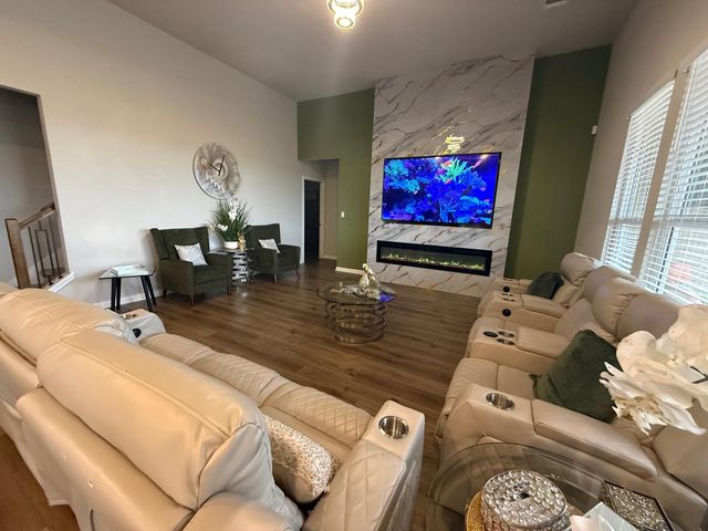 602 Sue Peaks LOOP, Dripping Springs, TX 78620